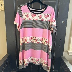 Lularoe Melissa top.